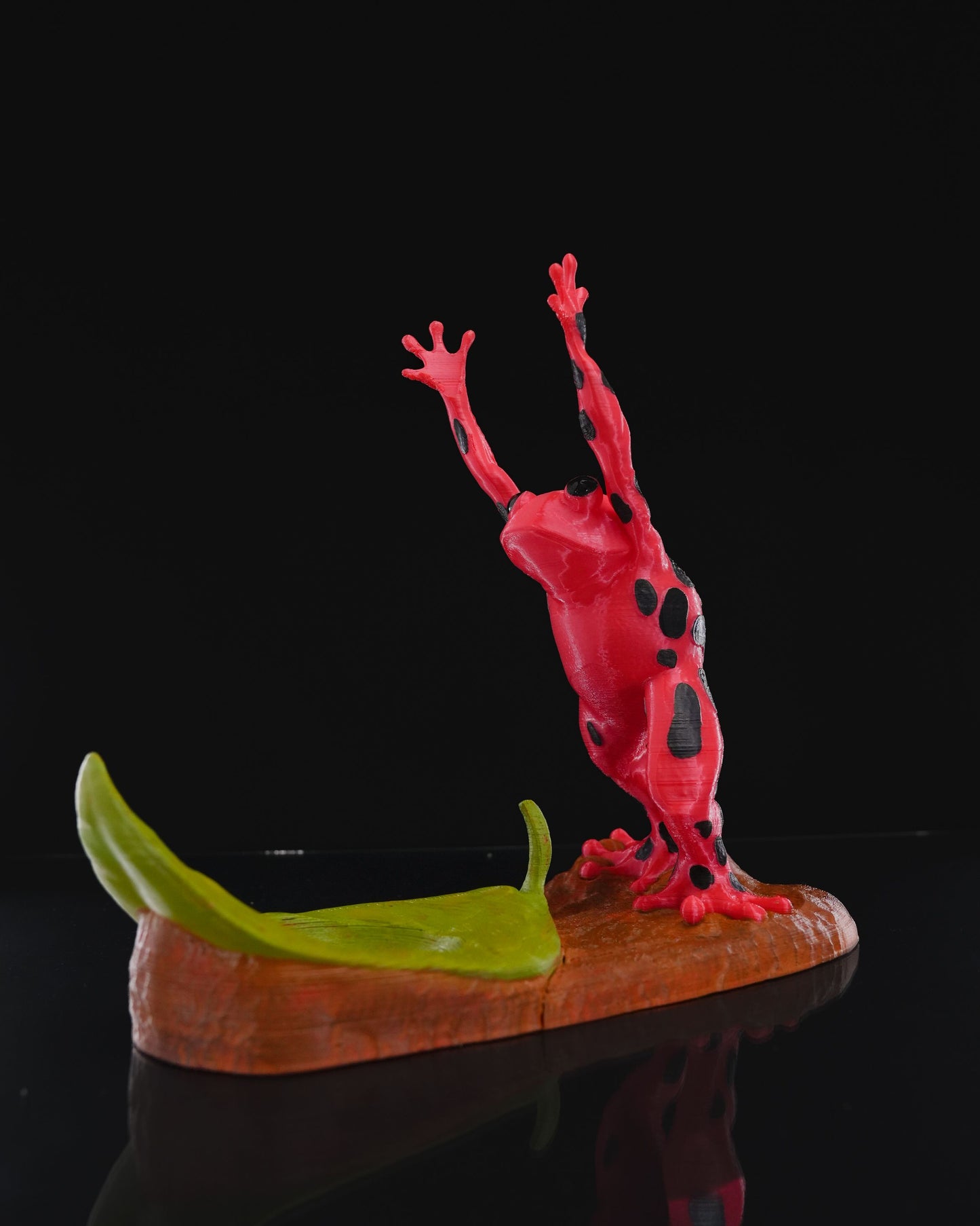 Frog Wine Bottle Holder with Leaf