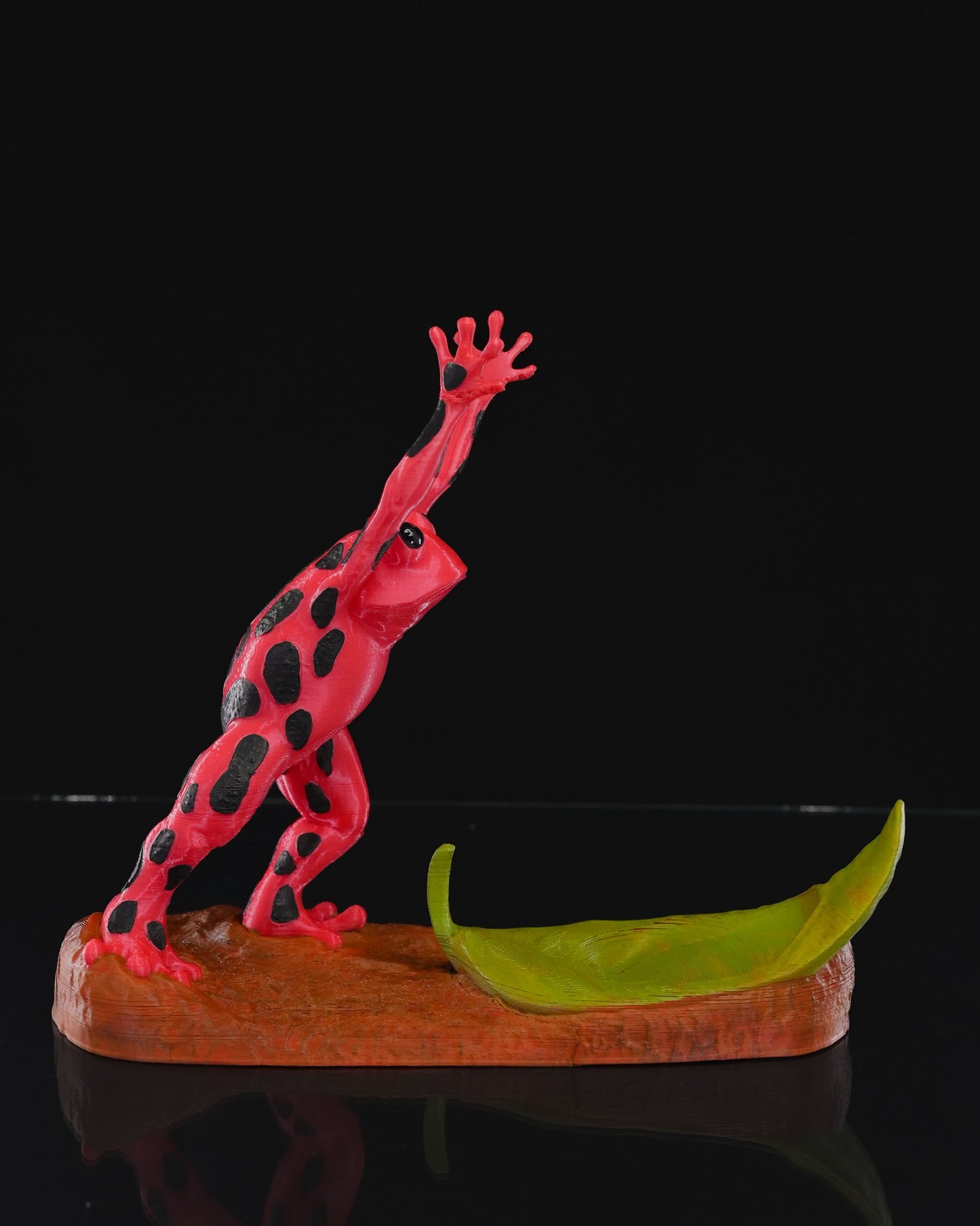 Frog Wine Bottle Holder with Leaf