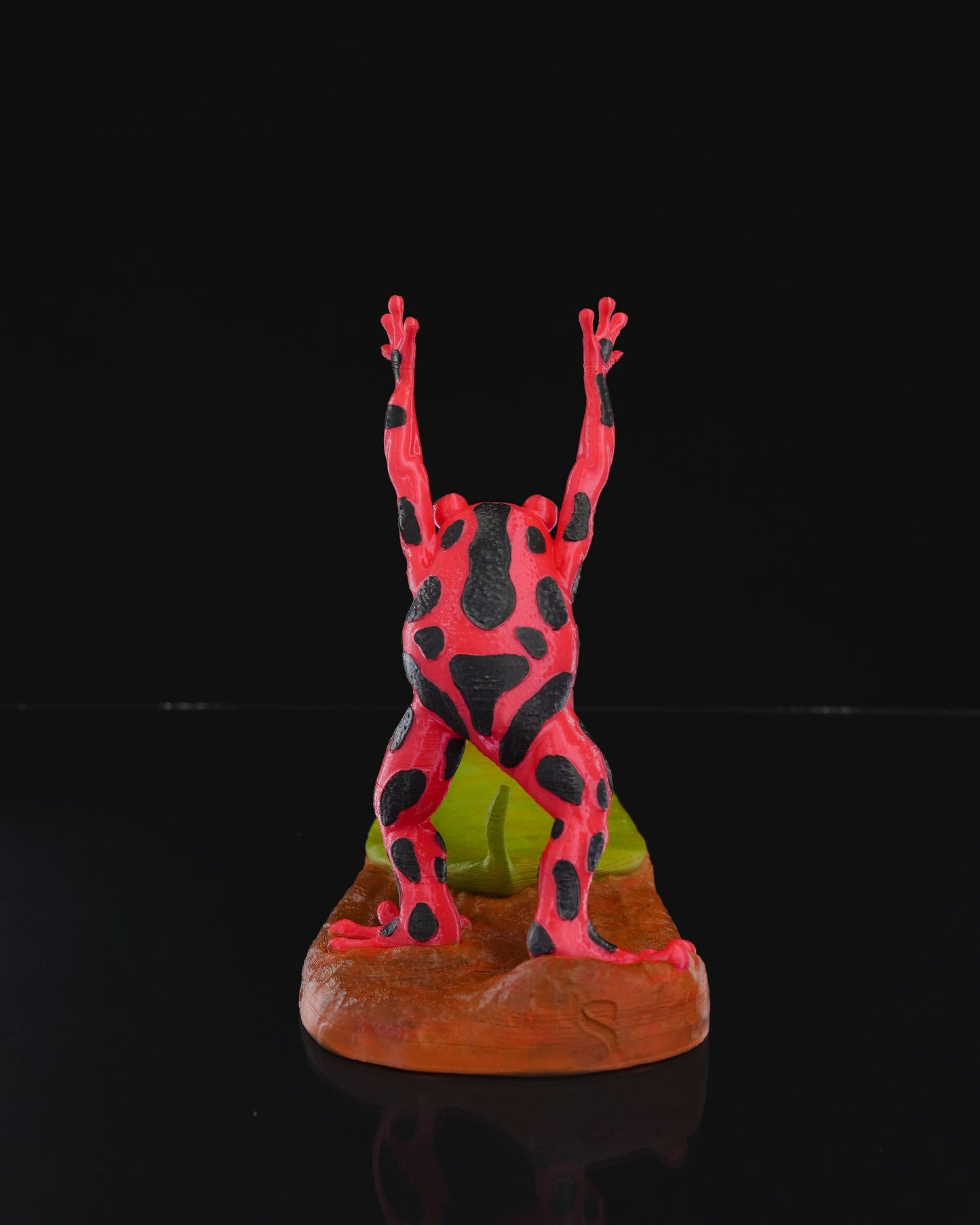 Frog Wine Bottle Holder with Leaf