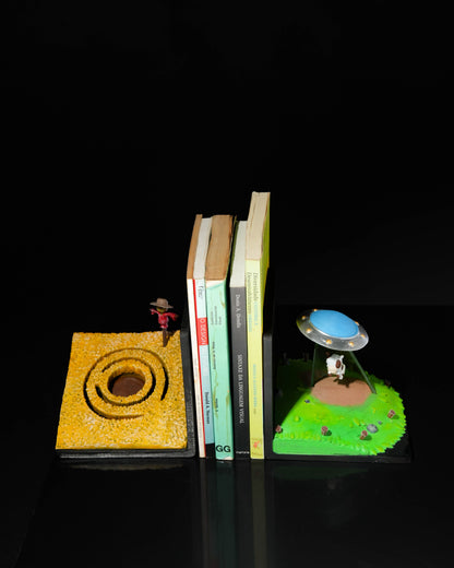 Alien Invasion Bookend