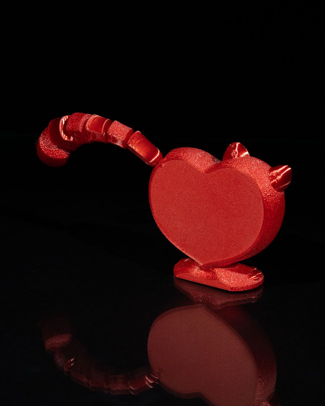 Heart Cat Figurine – 3D Printed Love-Themed Decor with Articulating Tail